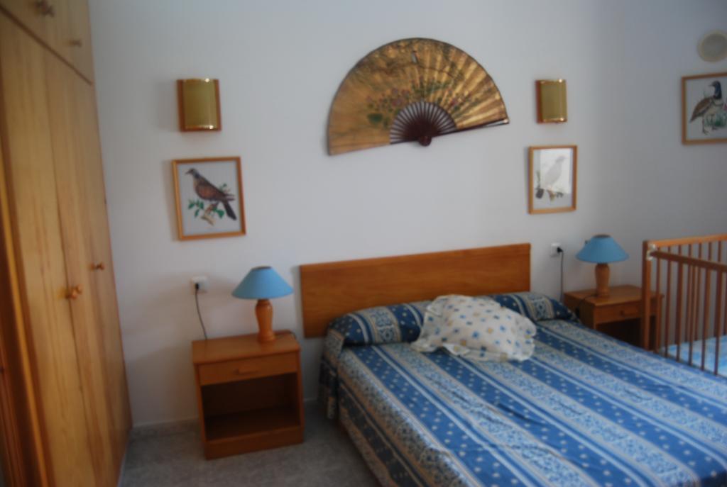 Appartement Es Pins à Cala Blanca  Chambre photo