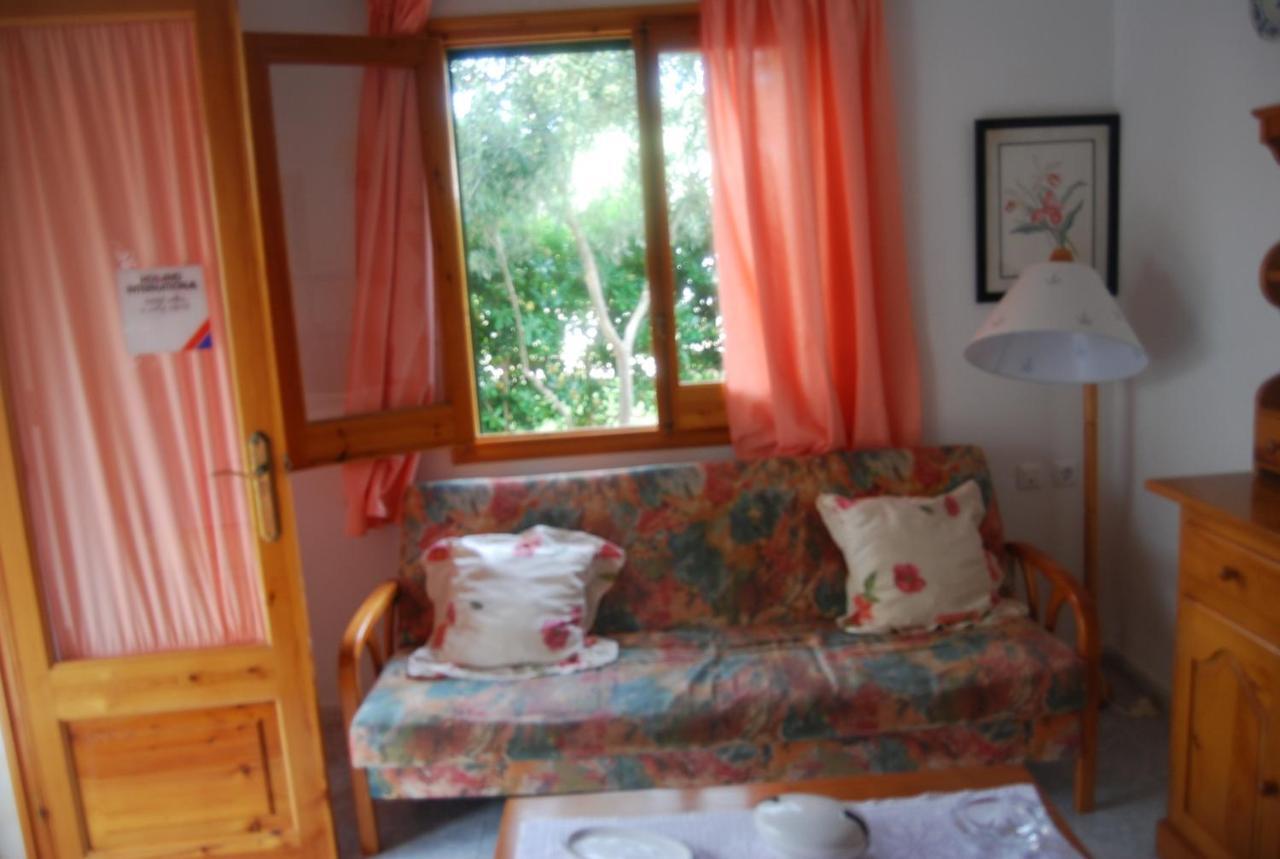 Appartement Es Pins à Cala Blanca  Chambre photo